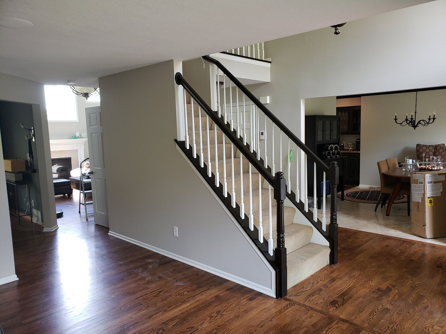 Upper landing rail in espresso