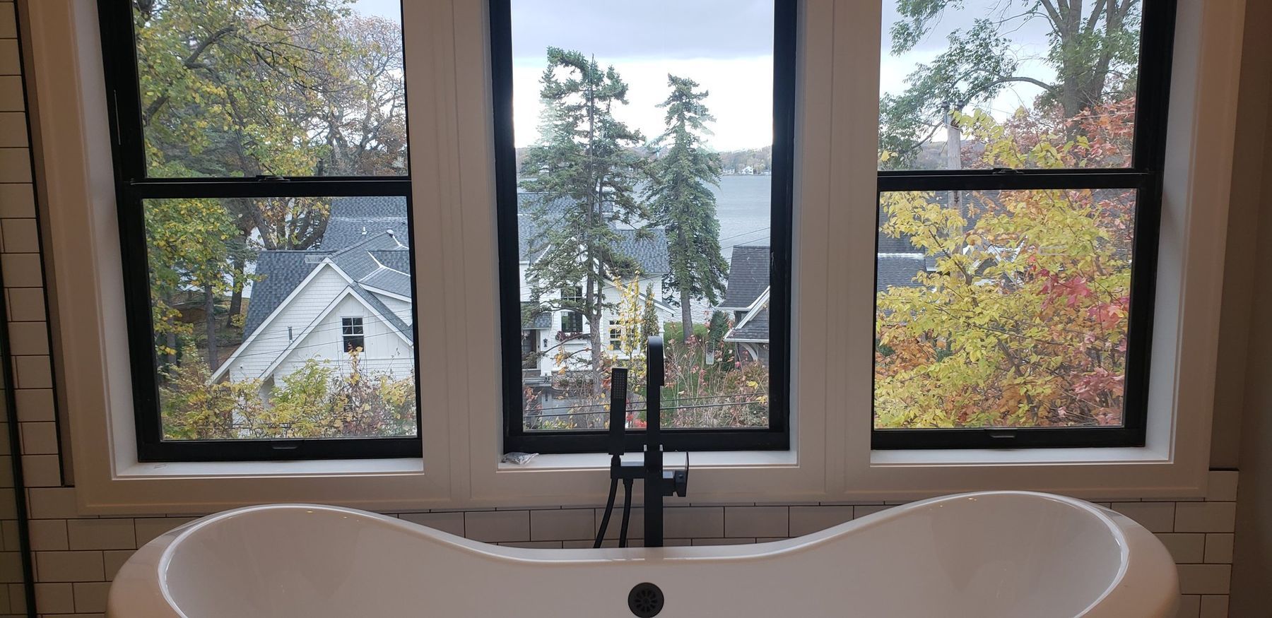 Primary bath windows and tub